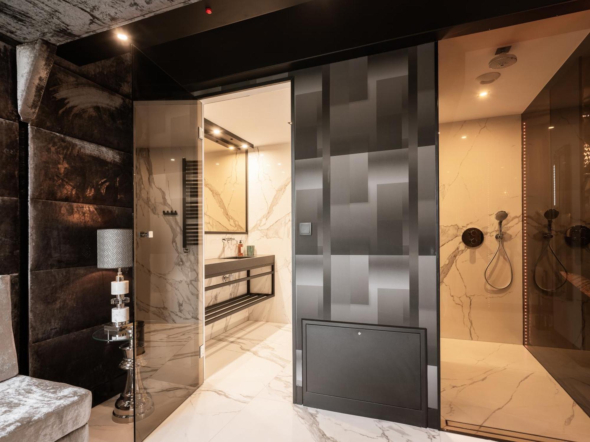 Art Penthouse With Jacuzzi - Krakow Center Apartment Room photo
